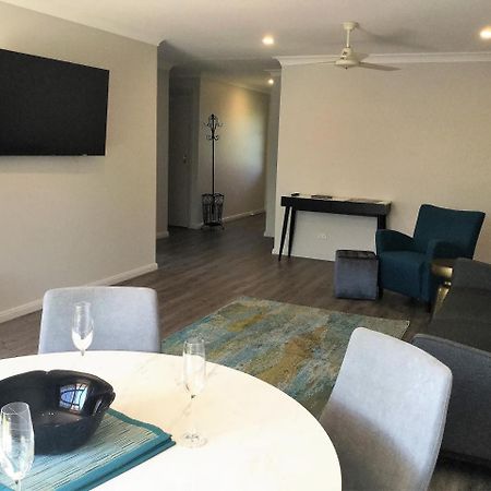 Tic Tac Toe Quality Accommodation アーマデイル エクステリア 写真